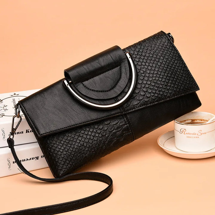 CELINE | STRUCTURED BLACK HANDBAG